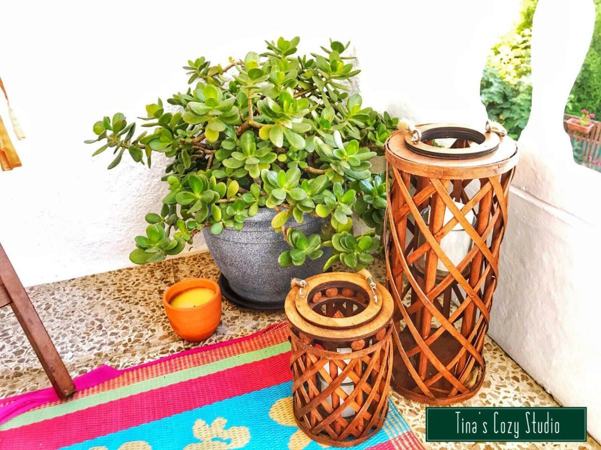Tina'S Cozy Studio Polis Bagian luar foto