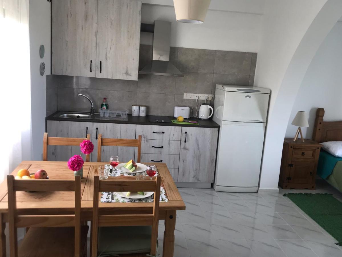 Tina'S Cozy Studio Polis Bagian luar foto
